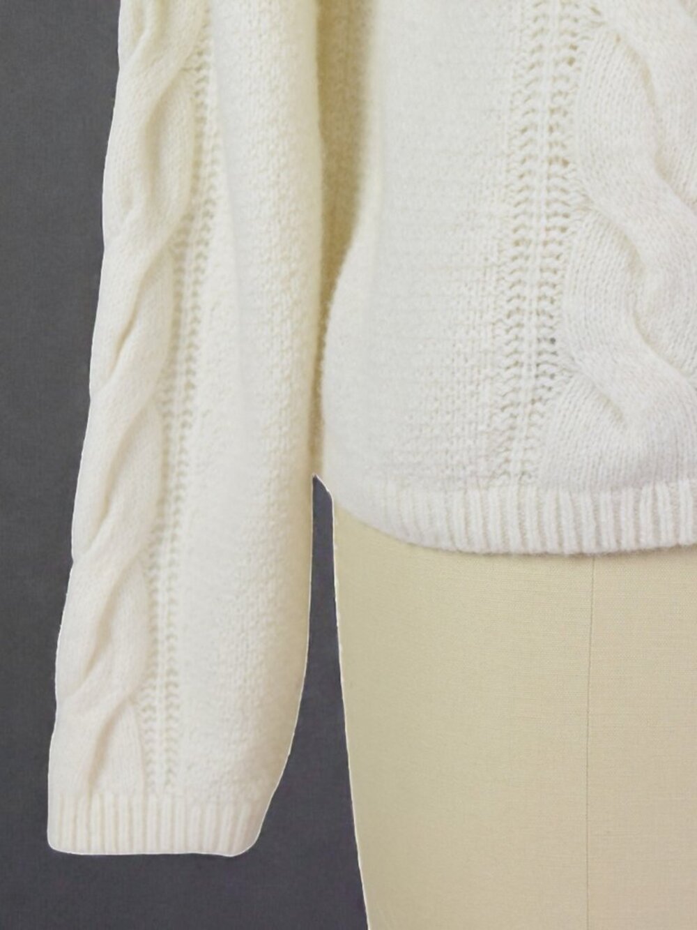 BANANA REPUBLIC ITALIAN YARN WOOL BLEND CABLE KNIT SWEATER - Picture 6 of 9